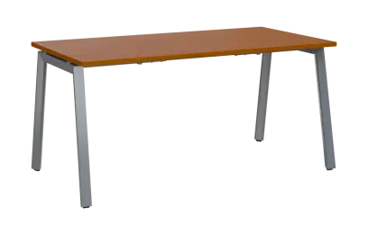 PPKA - 16 stůl kancelářský, kovová podnož stříbrná, deska 18 mm, široký 1600 mm, třešeň šumavská