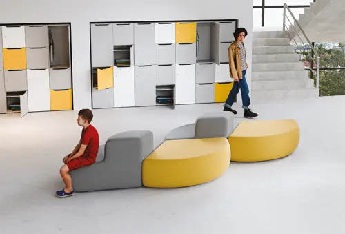 TRIANGL PLUS, pohovka s opěrákem, látka šedá