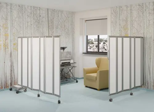 ZSM - 01 zástěna 7-dílná, skládací, pojízdná, bílá