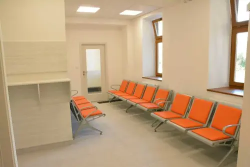 SPRING PU 2, kovová lavice do čekárny, 2-sedák, eko-kůže zelená, kostra stříbrná