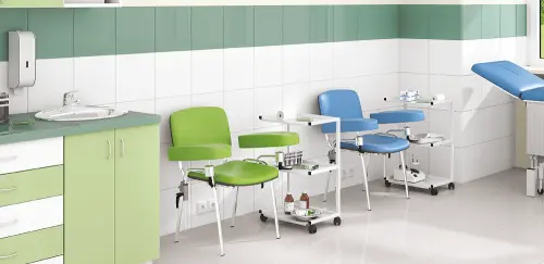 OZC - 02 židle odběrová s dvěma područkami, koženka MONA 40 - koženka světle modrá