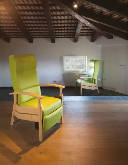 MARCUS SENIOR křeslo pro domovy a stacionáře 15 - cihlová