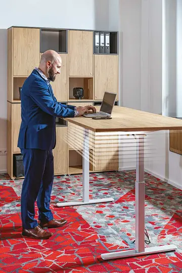 VSS 180/80 výškově stavitelný stůl, podnož bílý lak, buk Royal