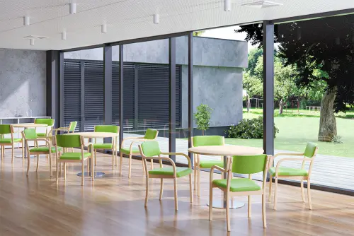 FREYA židle konferenční, kostra dřevěná, koženka zelená Apple