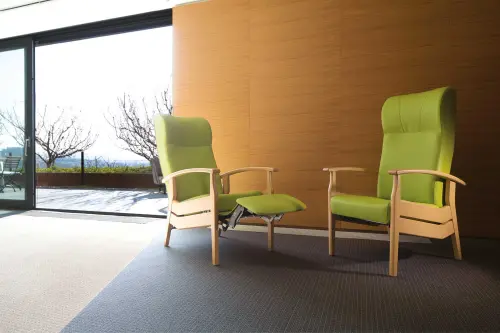 MARCUS SENIOR křeslo, moření přírodní, koženka světle šedá č. 600