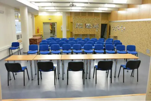 MESSINA N židle konferenční, kostra černá, látka oranžová