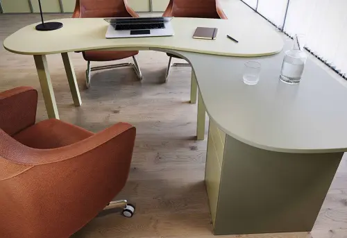 RGY 12 L konferenční stolek, levý, masivní dřevěná podnož, deska 18 mm, 500x1020x625, zelená