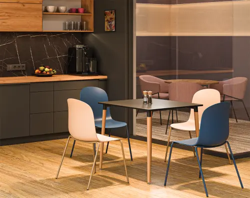 POLLY židle plastová, světlý karamel