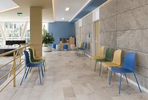 POLLY židle plastová, světlý karamel